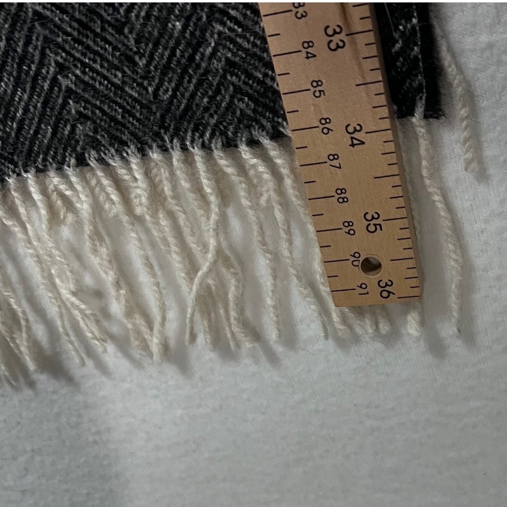 Everything Alpaca‎ Peruvian Scarf 100% Baby Alpaca Herringbone Grey Black Fringe - Picture 3 of 8